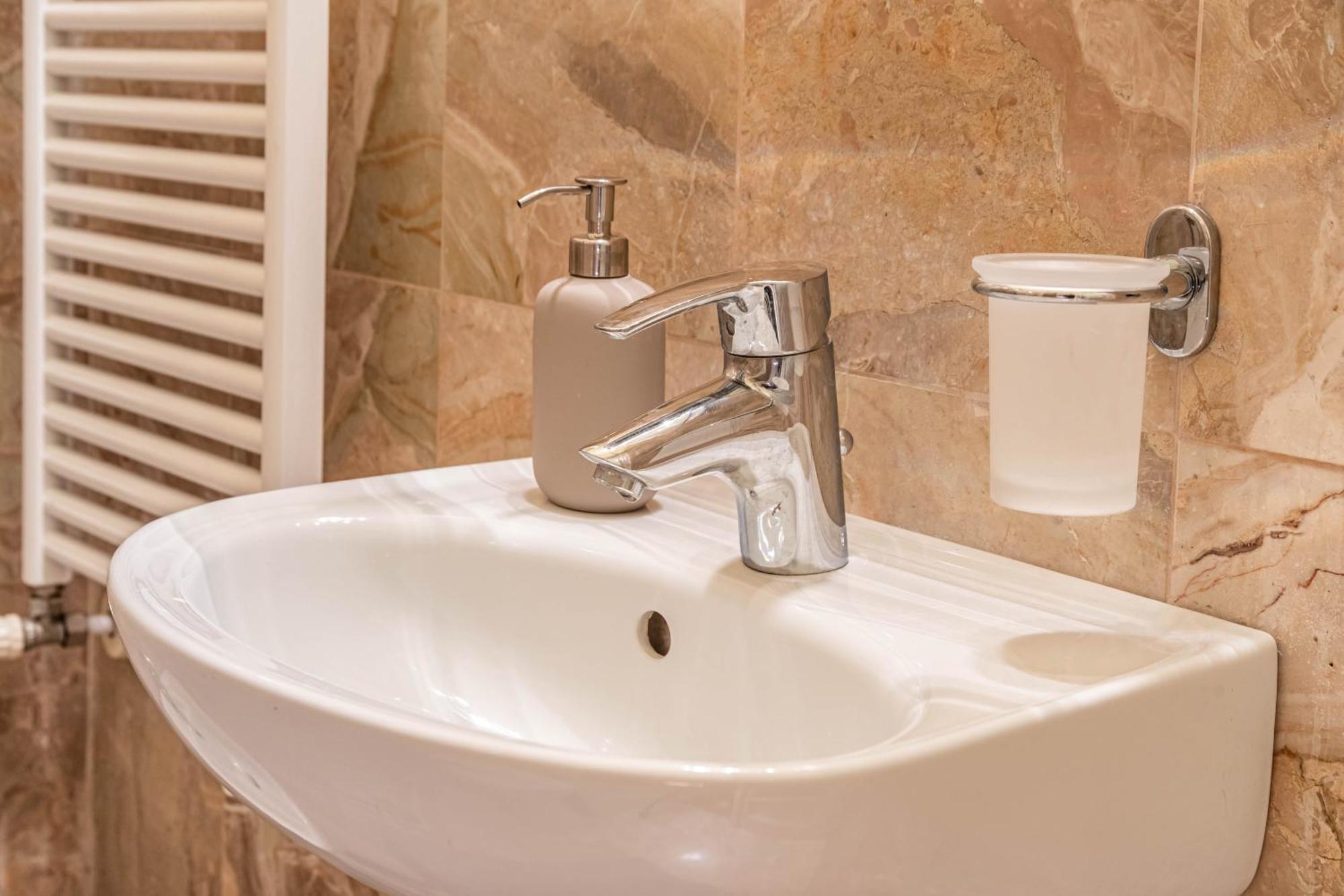 Piazza Isolo Central Apartment Верона Екстер'єр фото
