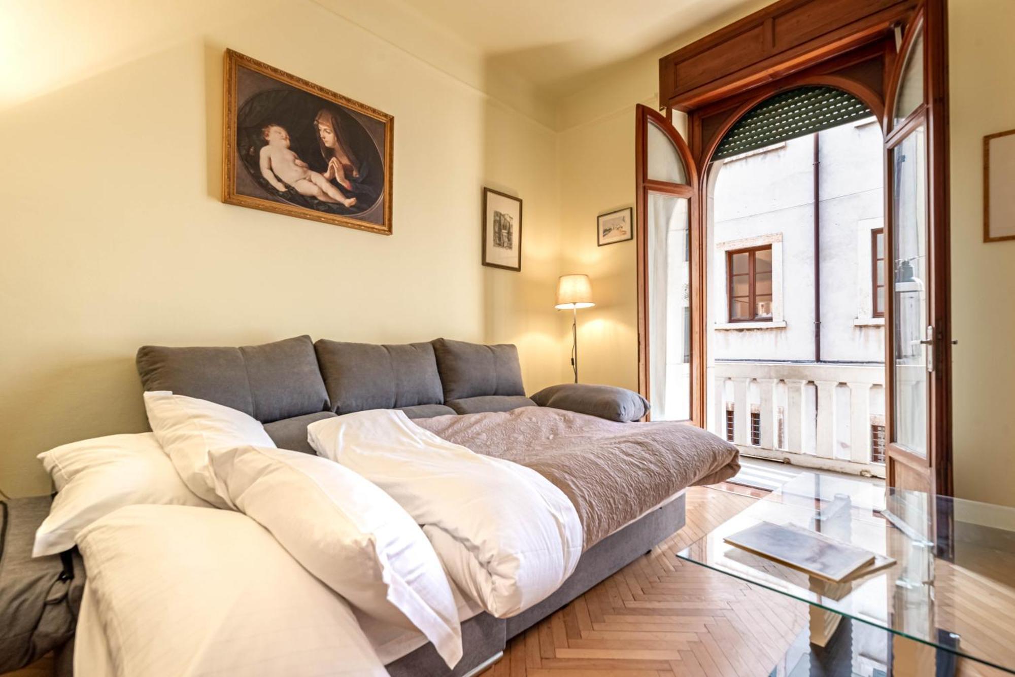 Piazza Isolo Central Apartment Верона Екстер'єр фото