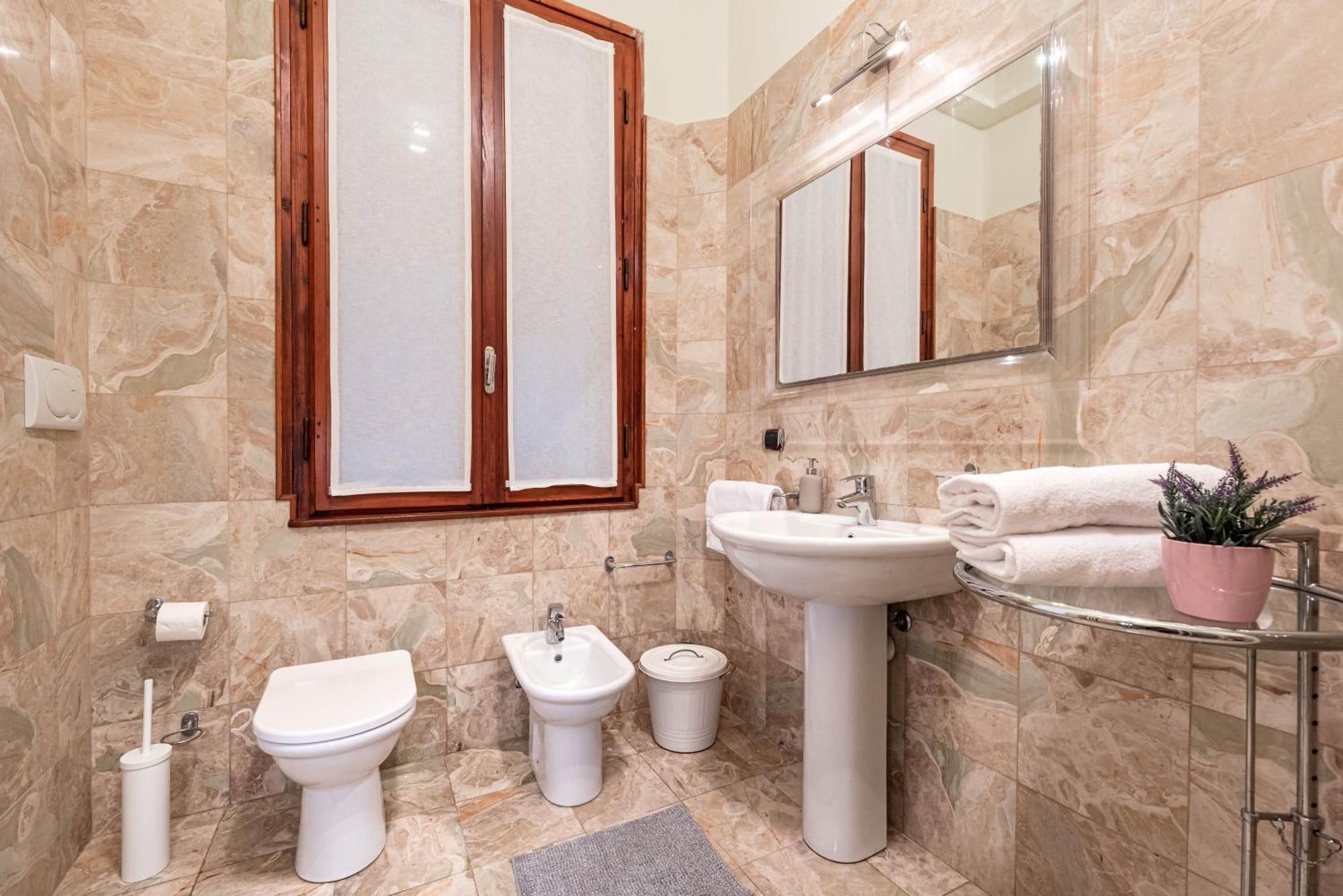 Piazza Isolo Central Apartment Верона Екстер'єр фото